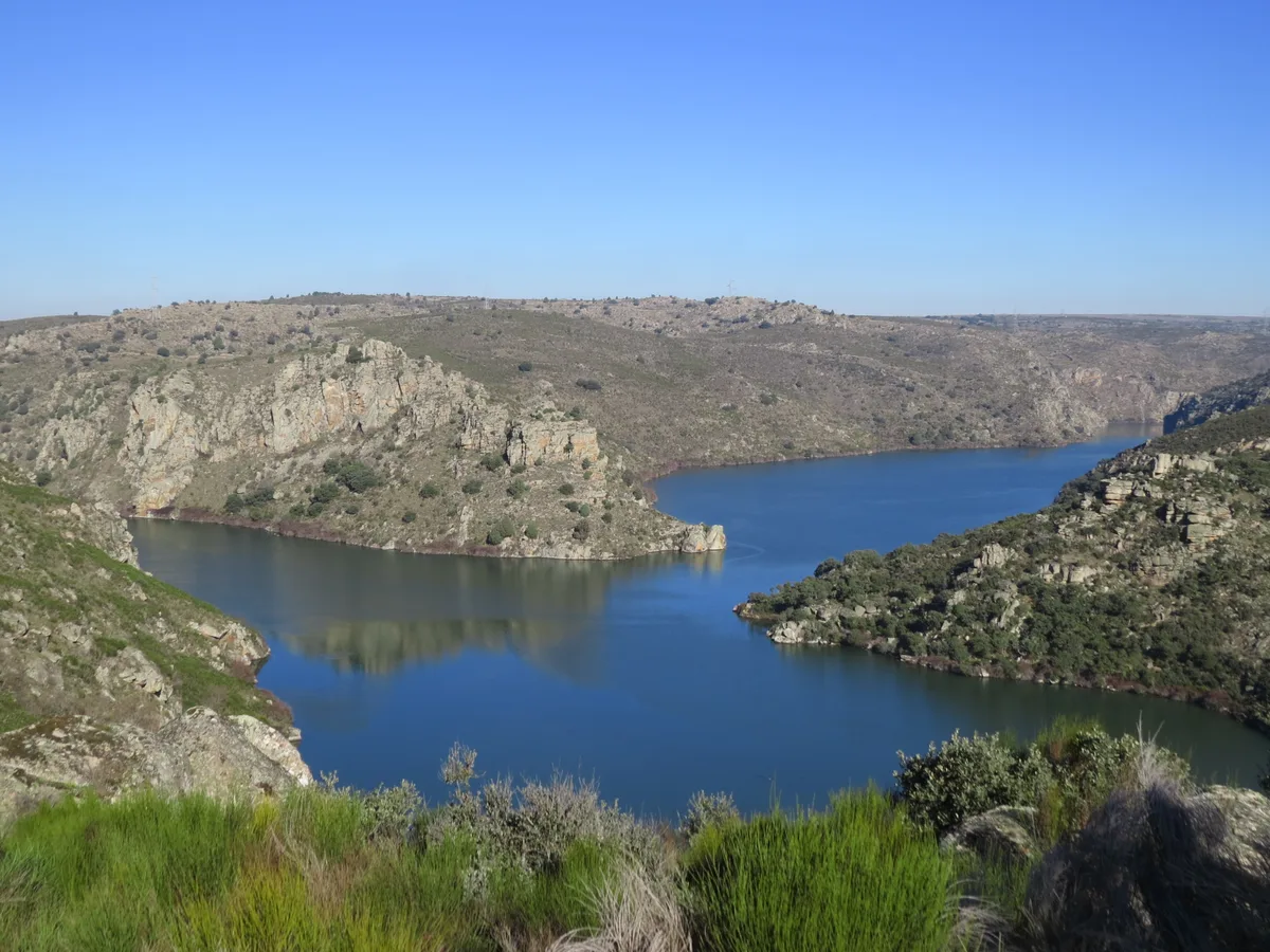 Río Esla — File:Desembocadura del río Esla en el Duero.jpg