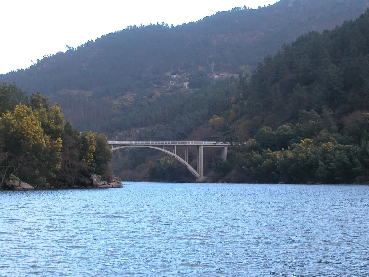 Río Avia — A Barca Desembocadura Avia en Miño
