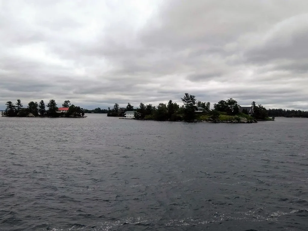 Thousand Islands (eastern Lake Ontario) — LES MILLE ÎLES