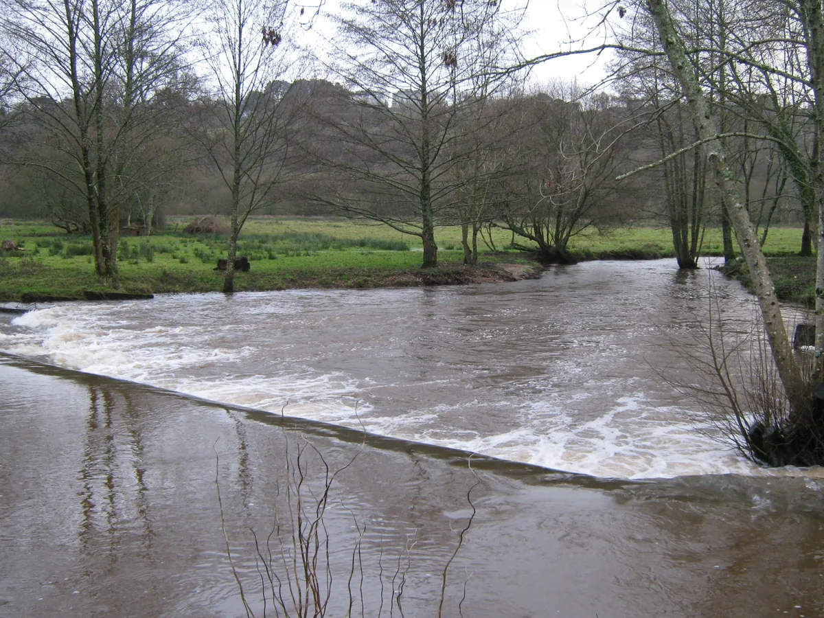 The Jet river in spate flowing over a weir, Ergué-Gabéric, Finistère