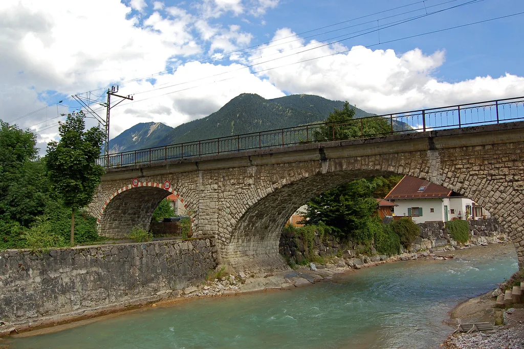 Loisach — Hotel Bavaria Garmisch fly water — Garmisch - Eisenbahnbrücke über die Loisach