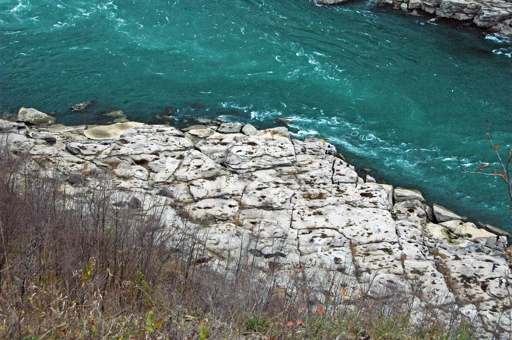 Lower Niagara River — Whirlpool Sandstone (Lower Silurian; The Whirlpool, Niagara River, New York State, USA) 1