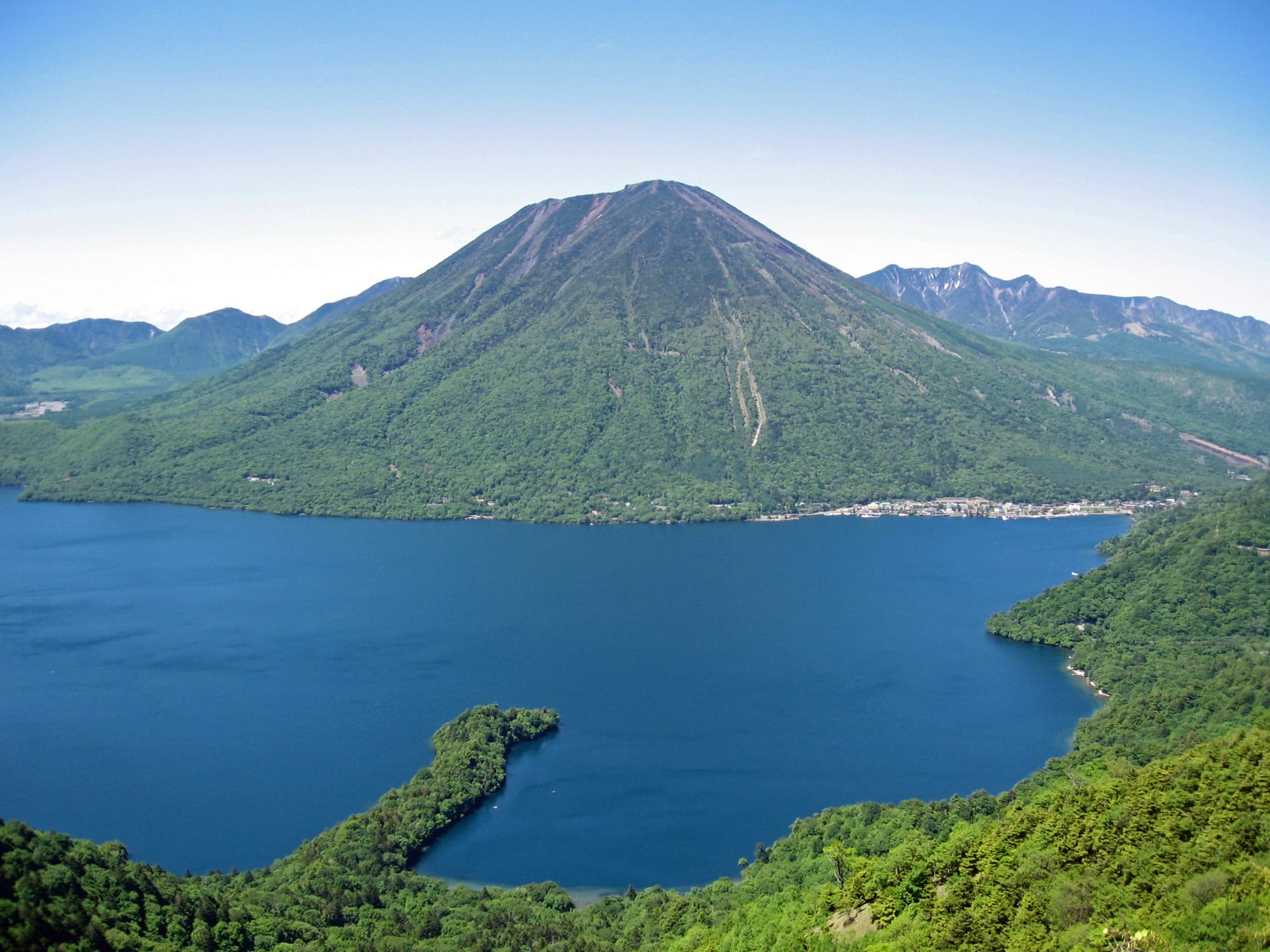 Mount nantai and lake chuzenji