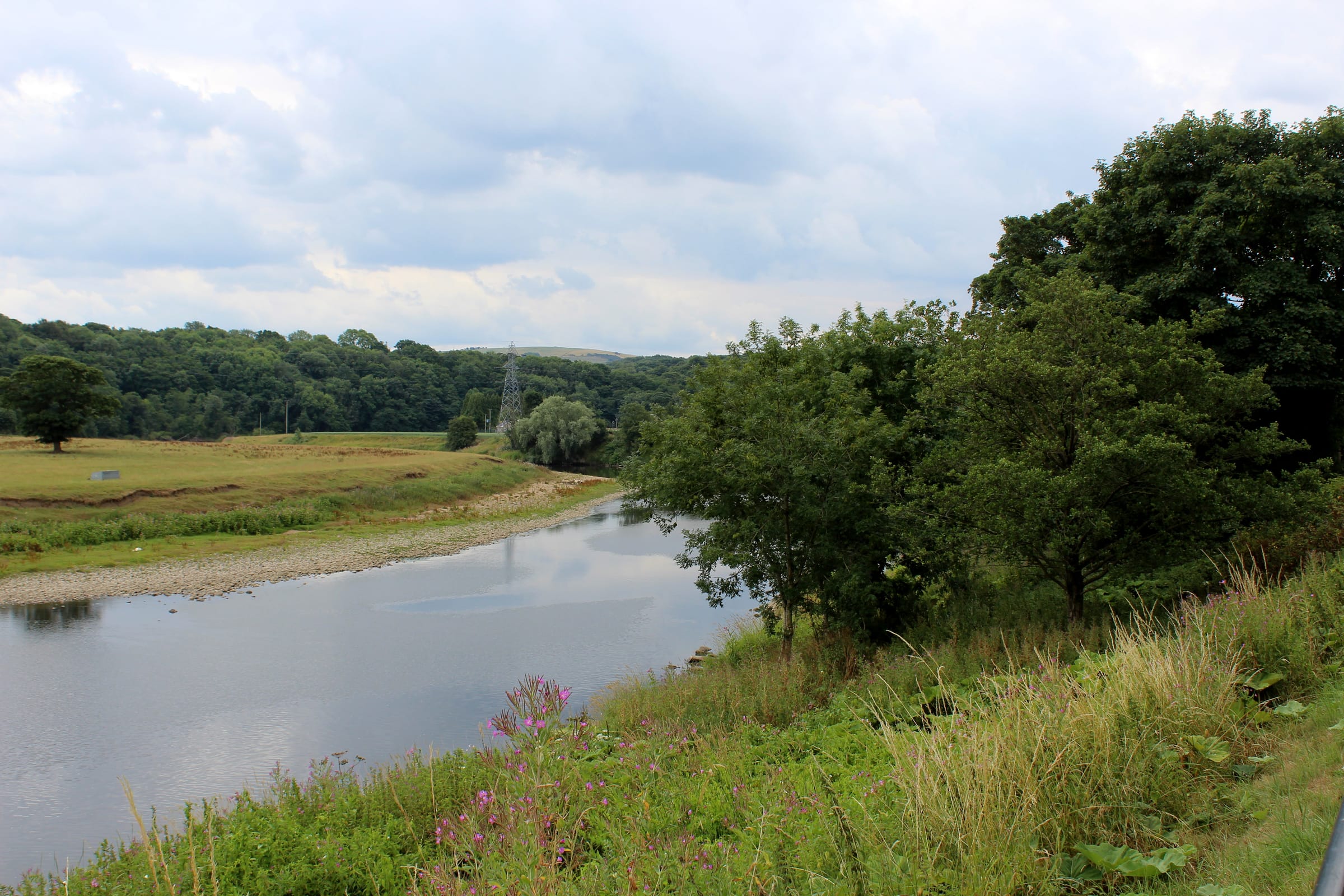 Wide view of the River Ribble at Ribchester showing gravelly shallows and summer low-water riffles.
